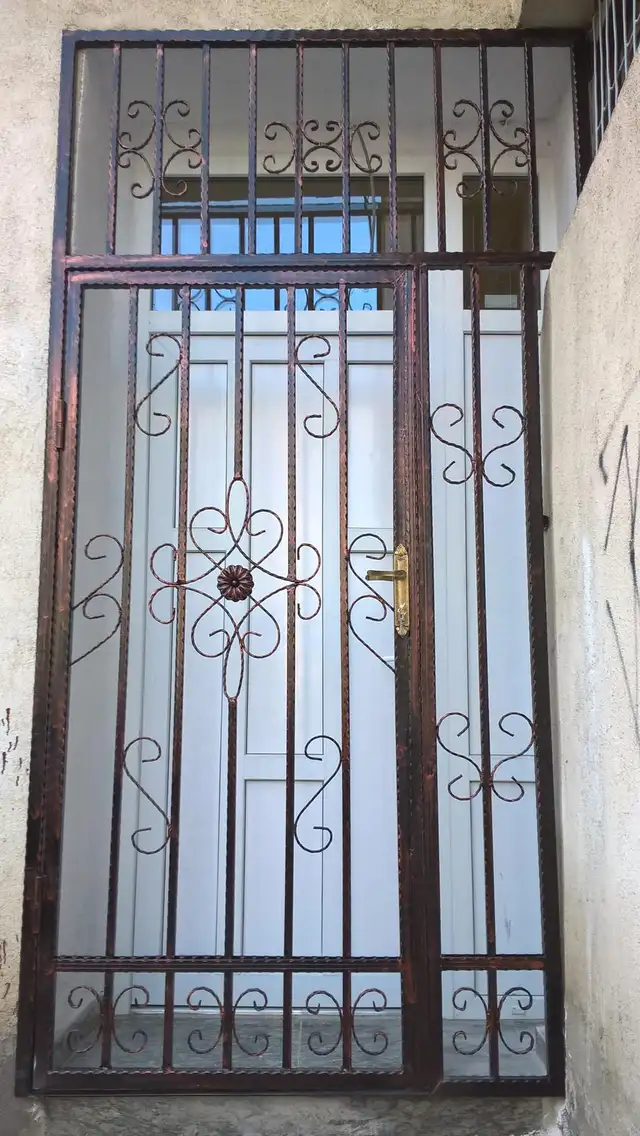 Porți 25