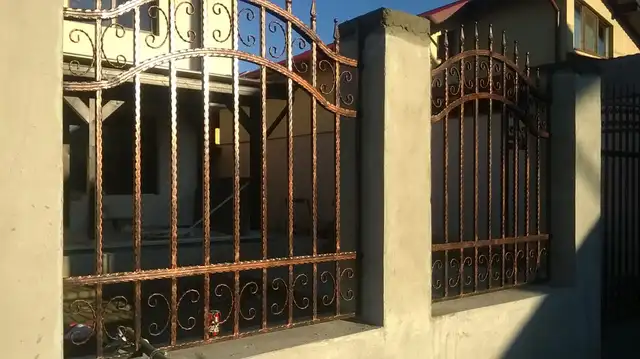 Porți 49